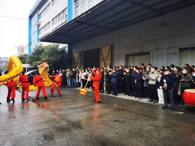 華普永明復(fù)工舞龍表演